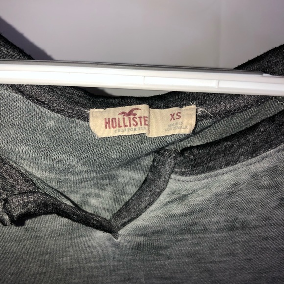Hollister long sleeve - Picture 2 of 3